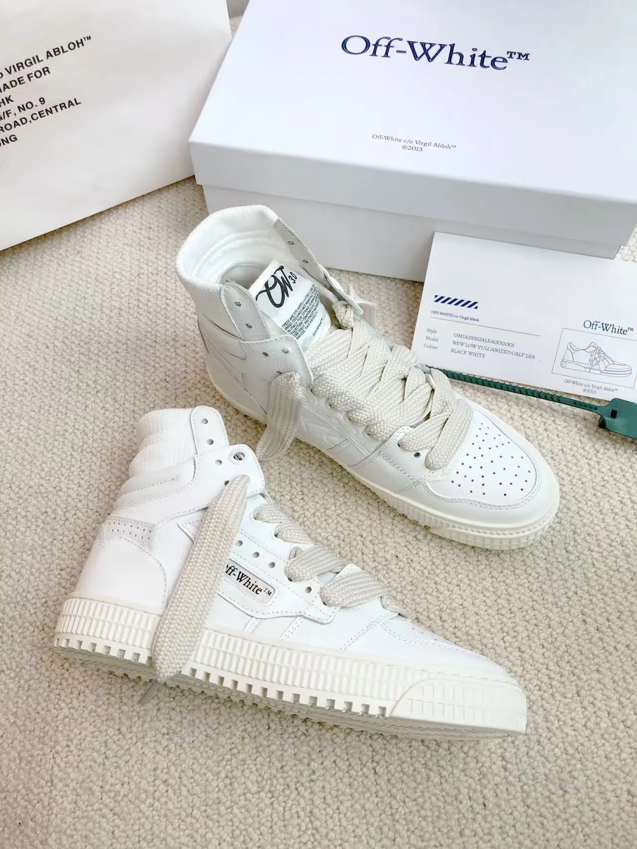 Men's men's shoes P660! 🌈🌈OFF WHITE🌈🌈 ⚡️Couple model⚡️🍓New color🍓 👉Ex-factory price: 130-45 The latest spring model of Gaobang street casual Martin style masterpiece, released the highest quality version on the market 👊 Series original mold opening, original lasting, production technology 1:1 original ➰🔜The best choice for more and more celebrities and Internet celebrities🔸In the classics Changes in the code🔸Innovate in the trend🔸Strive to break away from the shackles of bad street design🔝Although he is not the originator of fashion design, he is definitely a shining dark horse in avant-garde design🐴🆙Do not follow the trend🔅Not universal beauty🔅 Fabric💯First-layer cowhide Lining💯Imported skin-friendly and environmentally friendly polyester mesh Foot pads💯Original molded high-elastic environmentally friendly molding pads Midsole💯Original lasting process Outsole💯Rubber outsole Packaging💯Official website synchronized full set of packaging (brand wrapping paper, brand certificate, brand cloth bag)